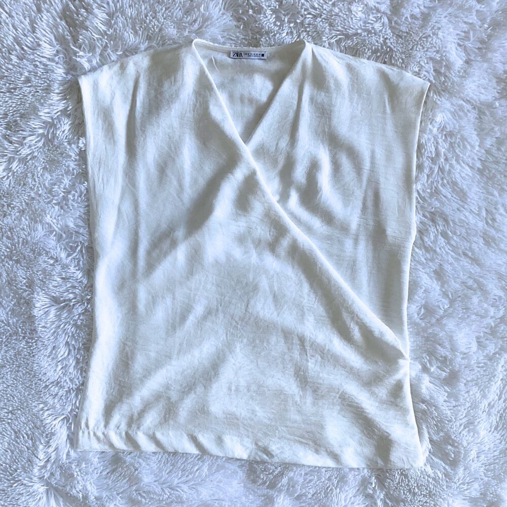 White Sleeveless V-Neck Blouse - Medium